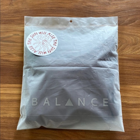❗️SOLD❗️Balance Athletica Outlander Crew - Picture 7 of 12